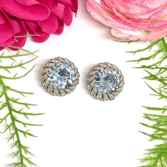 VINTAGE⚜️SPECTACULAR AQUAMARINE Faceted Crystal Pavé Set Clip Earrings - Picture 1 of 12